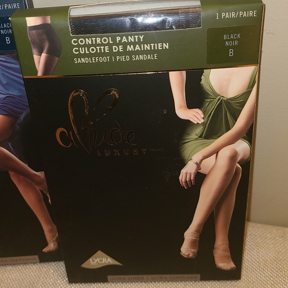 Bundle of two pair of nylon stocking ultra sheer - Picture 4 of 5